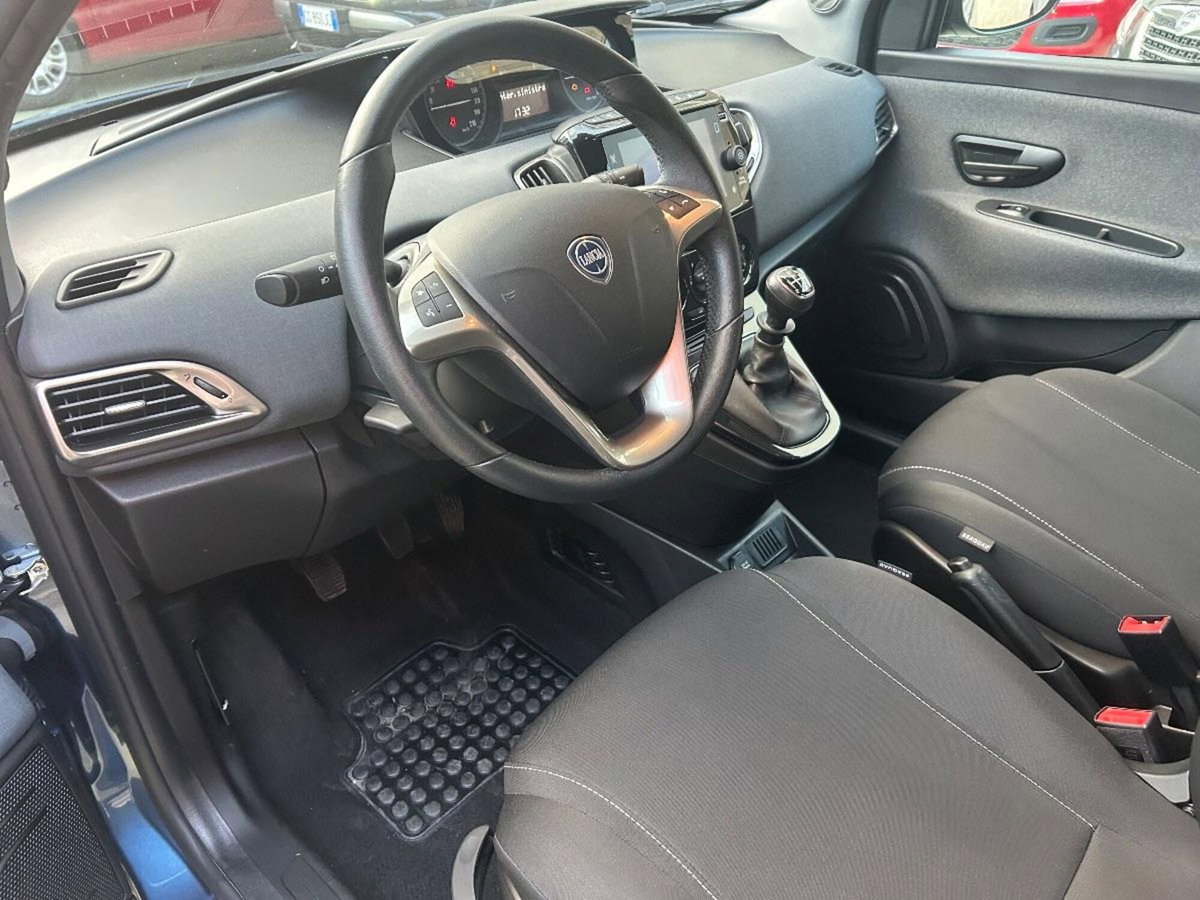 Lancia Ypsilon 1.0 FireFly 5 porte S&S Hybrid Gold Plus (8)