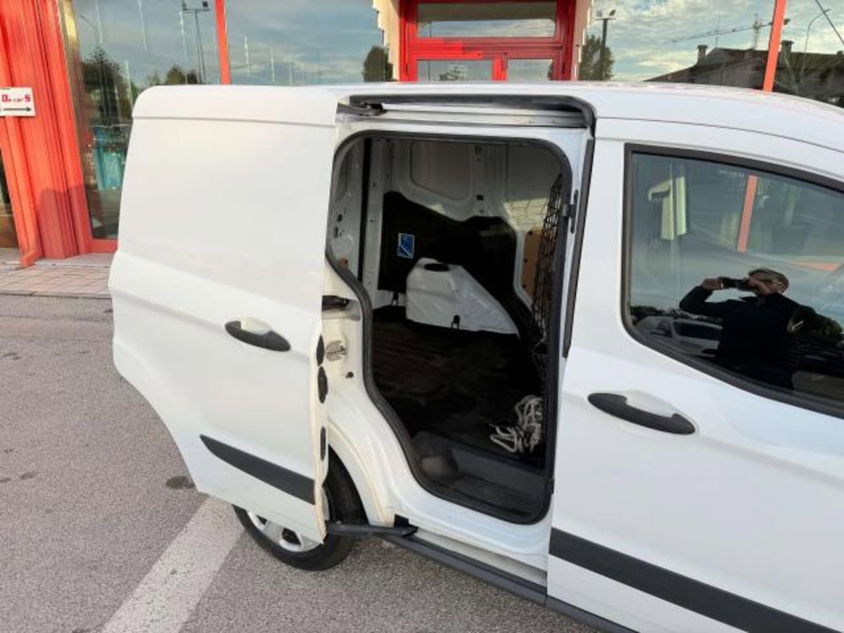 Ford Transit Courier 1.5 TDCi 100CV  Entry (12)