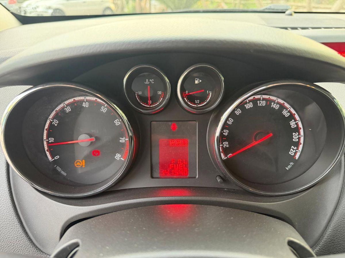 Opel Meriva 1.4 100CV Cosmo (13)