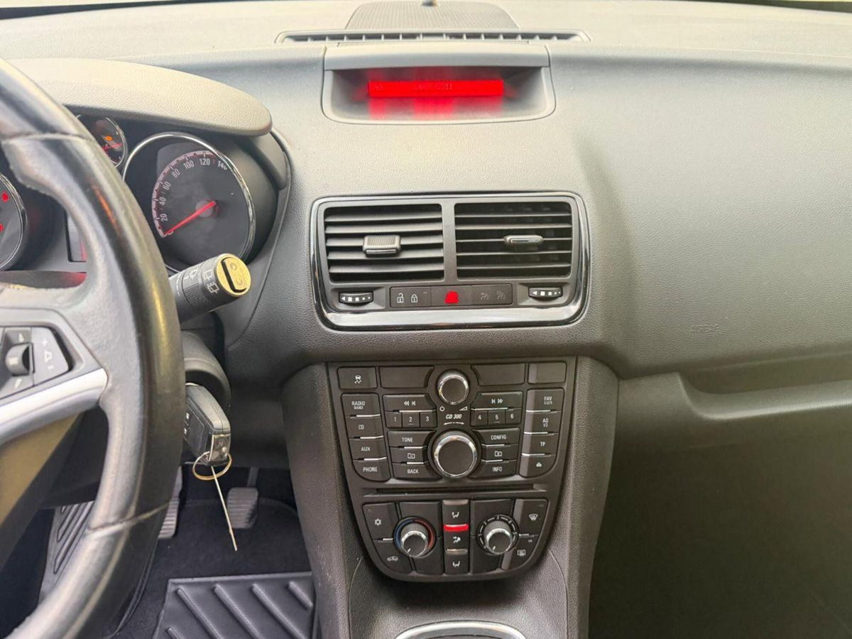 Opel Meriva 1.4 100CV Cosmo (14)