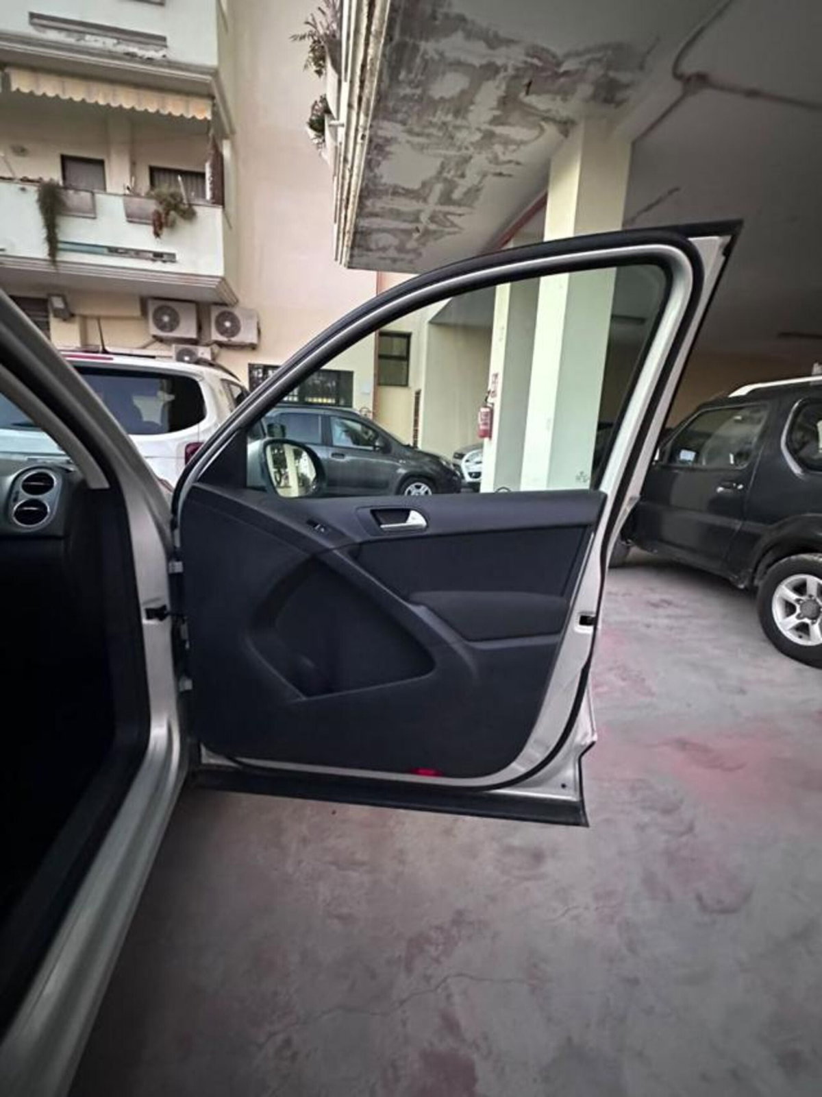 Volkswagen Tiguan 2.0 TDI DPF 4MOTION DSG Sport & Style (4)