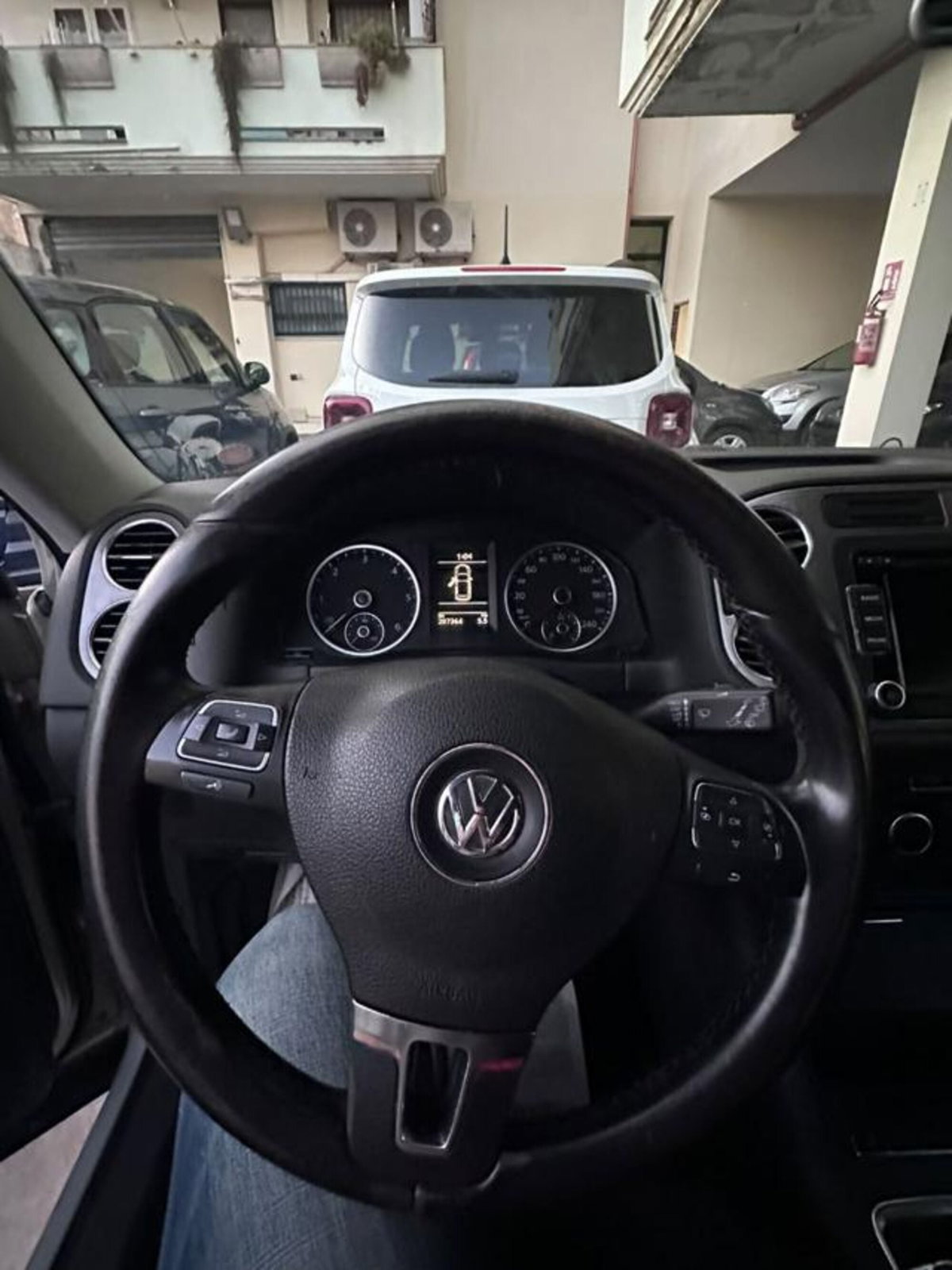 Volkswagen Tiguan 2.0 TDI DPF 4MOTION DSG Sport & Style (5)