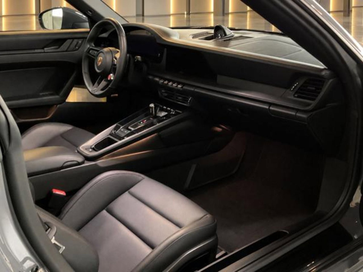 Porsche 911 Cabrio Targa 3.6 4 GTS auto (11)