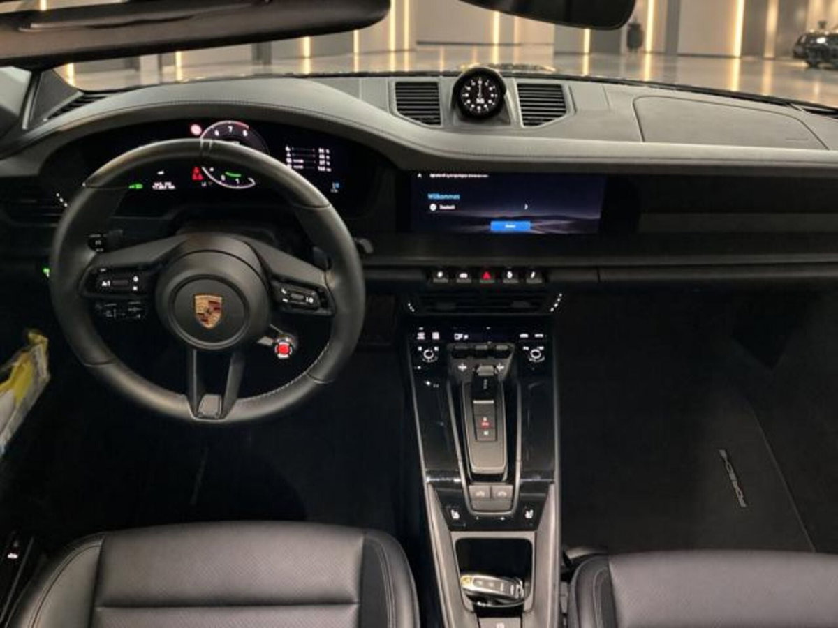 Porsche 911 Cabrio Targa 3.6 4 GTS auto (8)