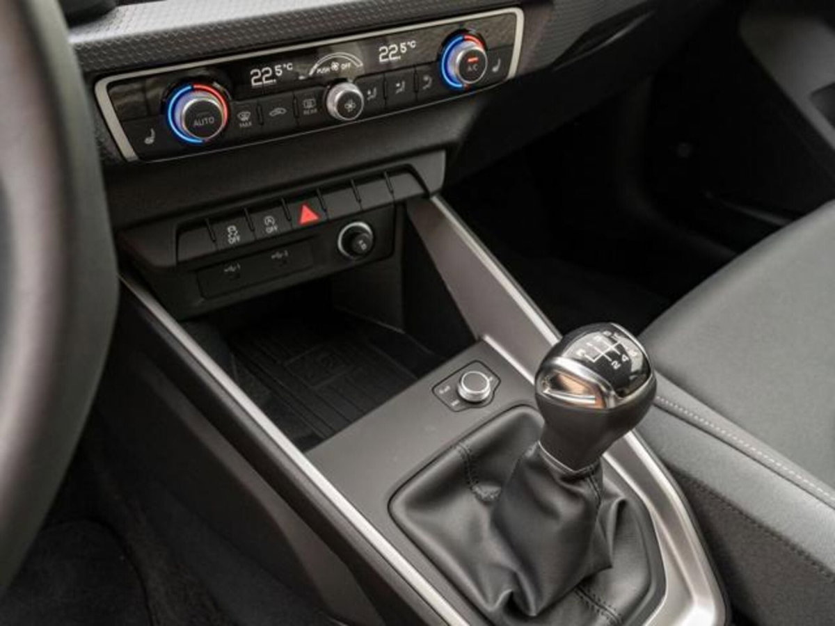 Audi A1 allstreet 30 1.0 tfsi Business 116cv (11)