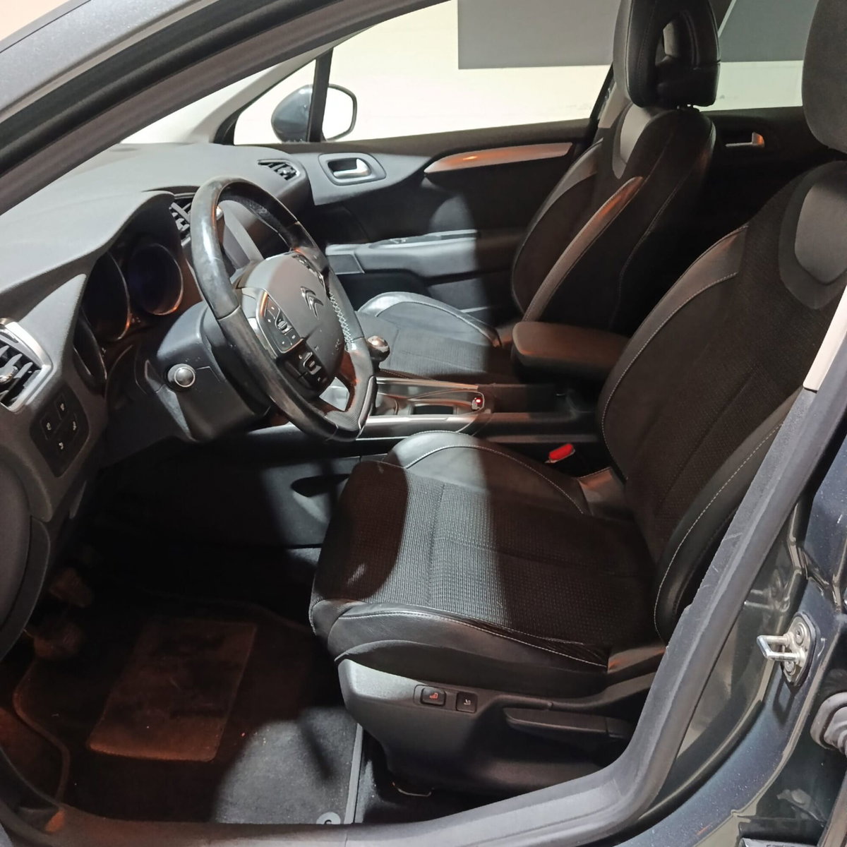 Citroen C4 1.6 HDi 110 Attraction (7)