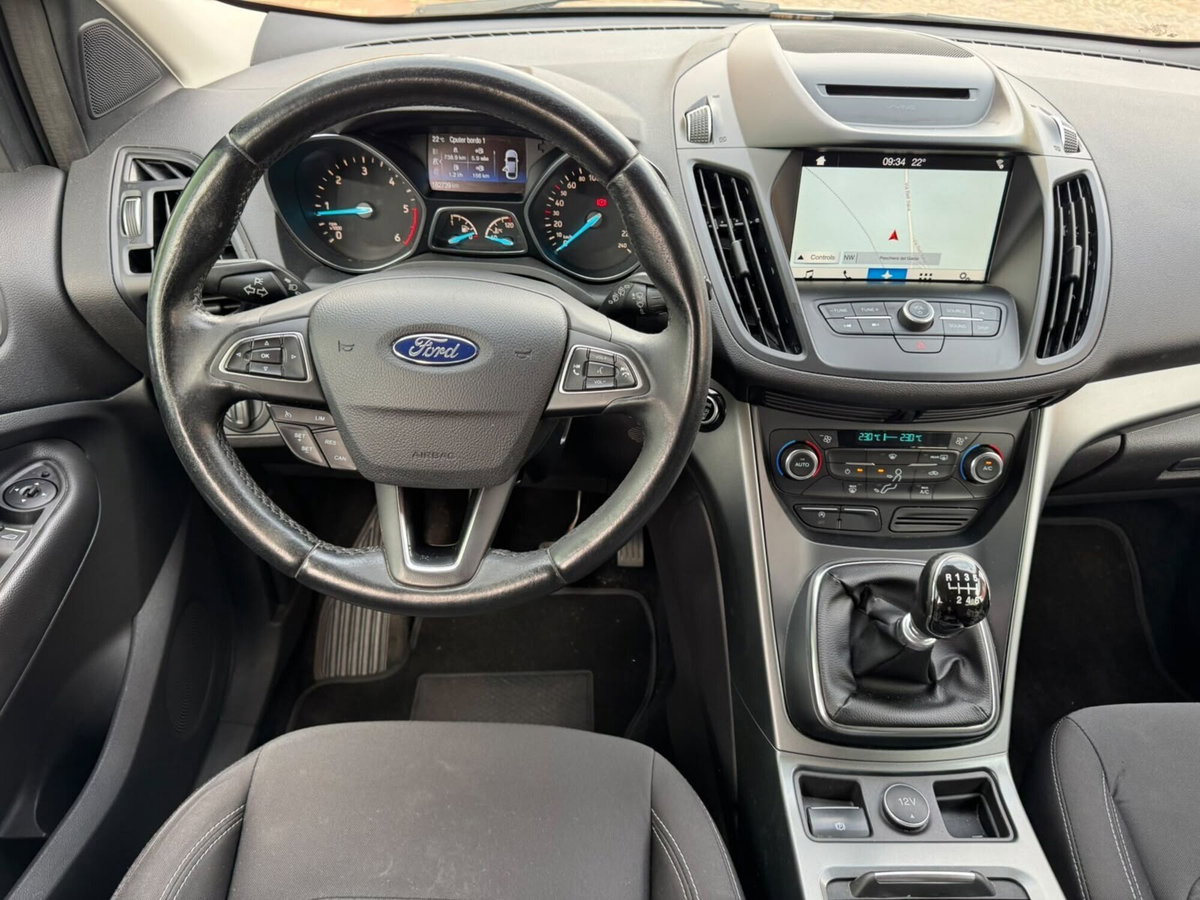 Ford Kuga 1.5 TDCI 120 CV S&S 2WD Titanium (10)