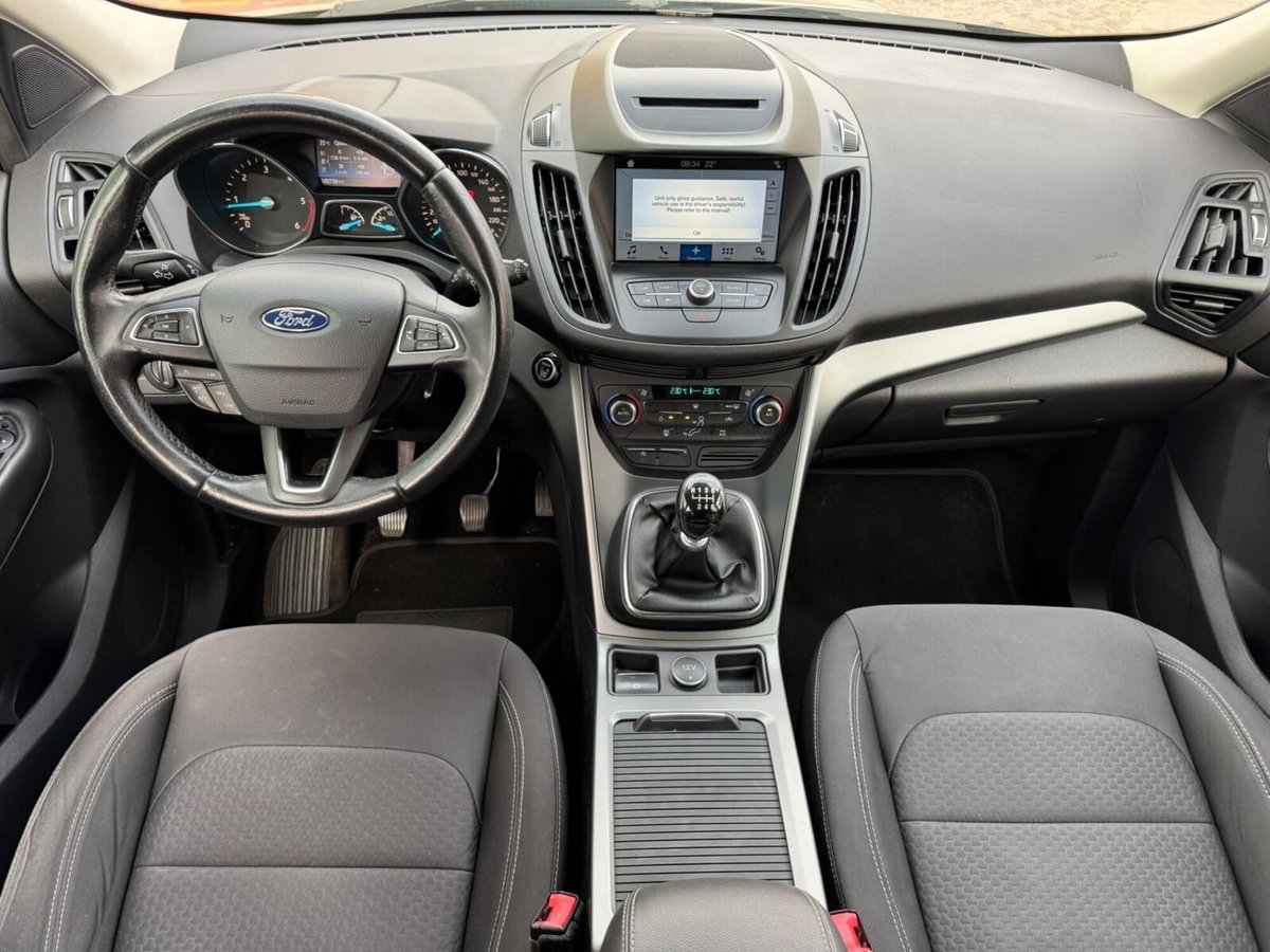 Ford Kuga 1.5 TDCI 120 CV S&S 2WD Titanium (15)