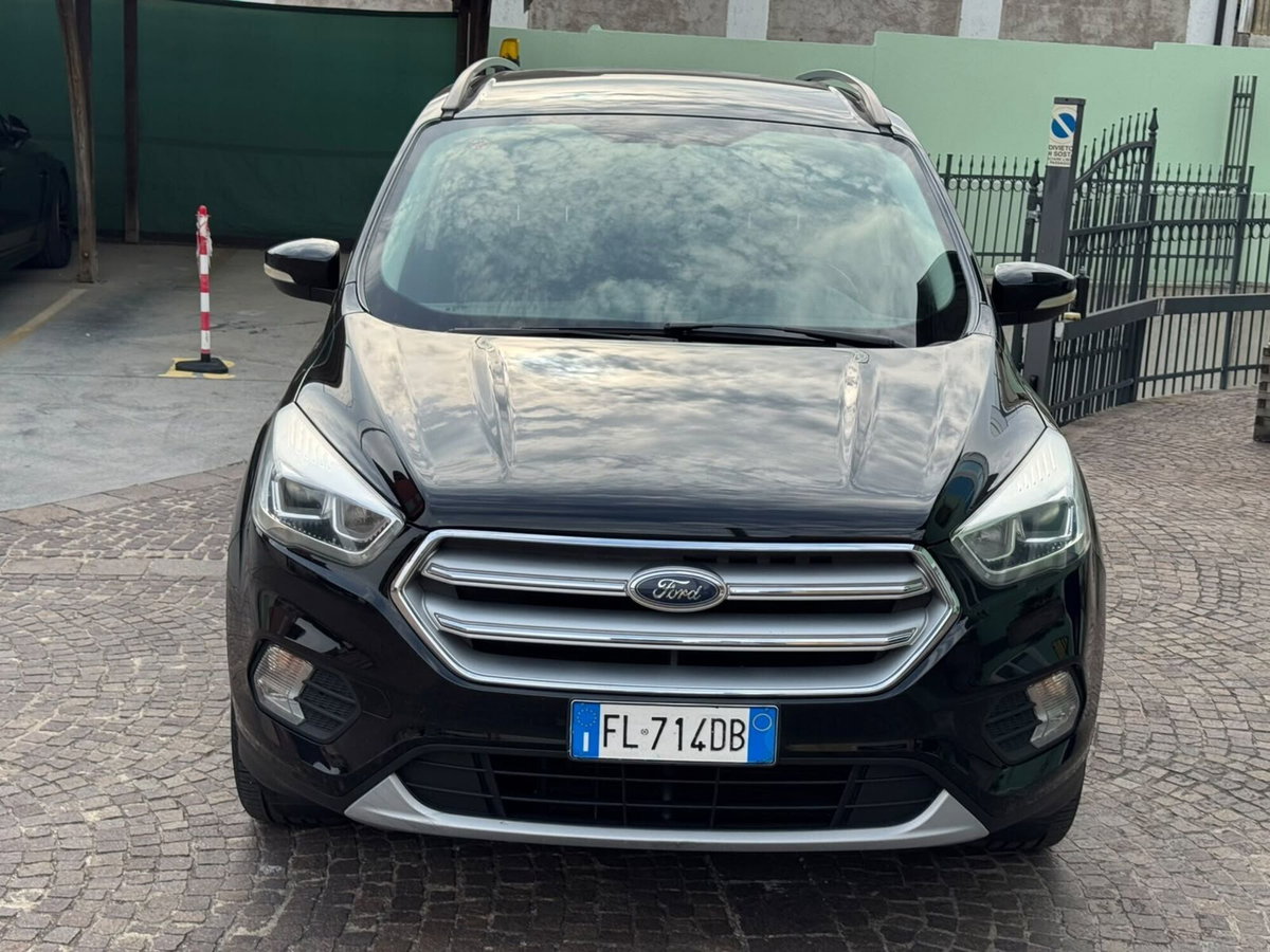 Ford Kuga 1.5 TDCI 120 CV S&S 2WD Titanium (2)