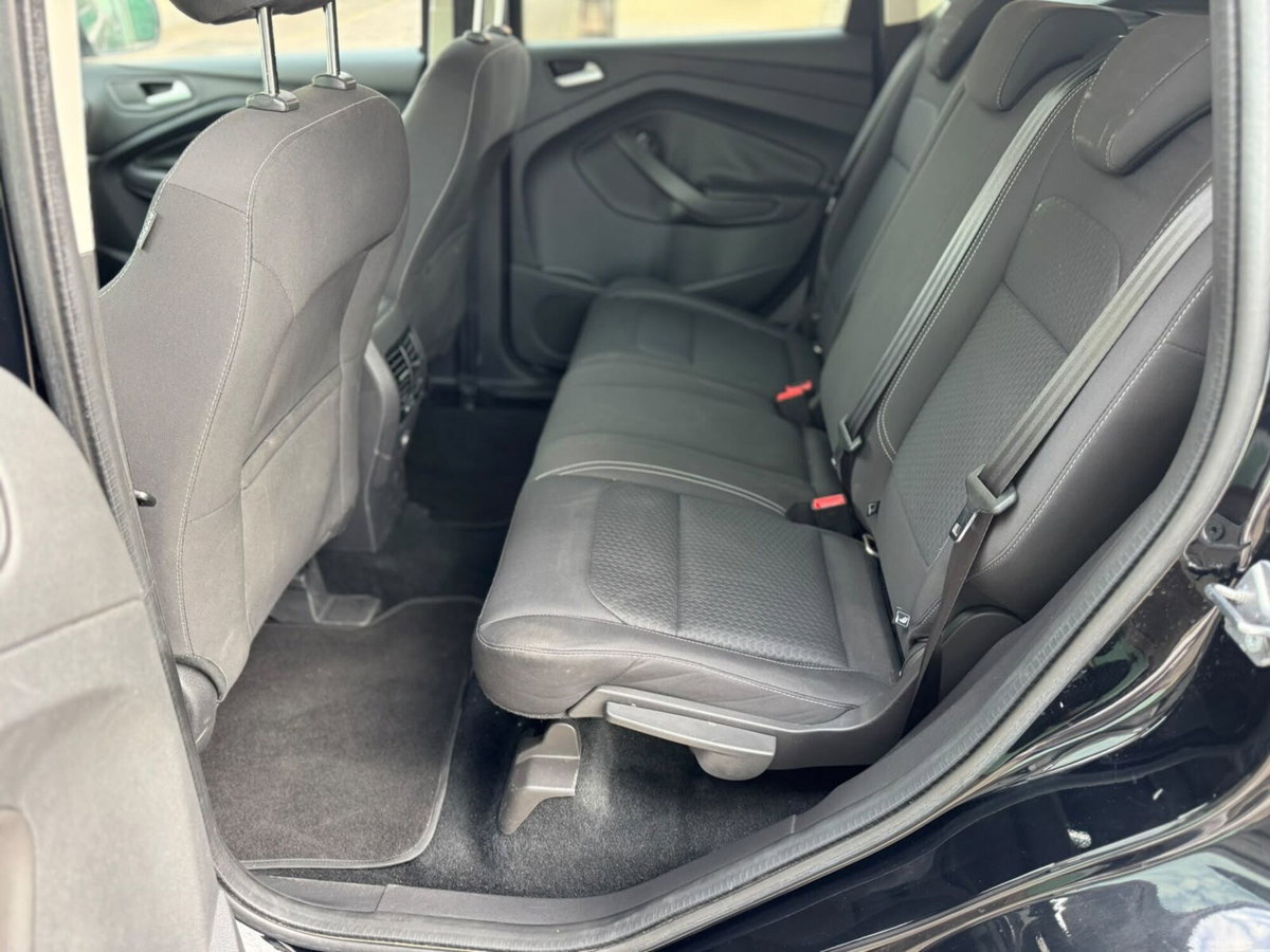 Ford Kuga 1.5 TDCI 120 CV S&S 2WD Titanium (8)