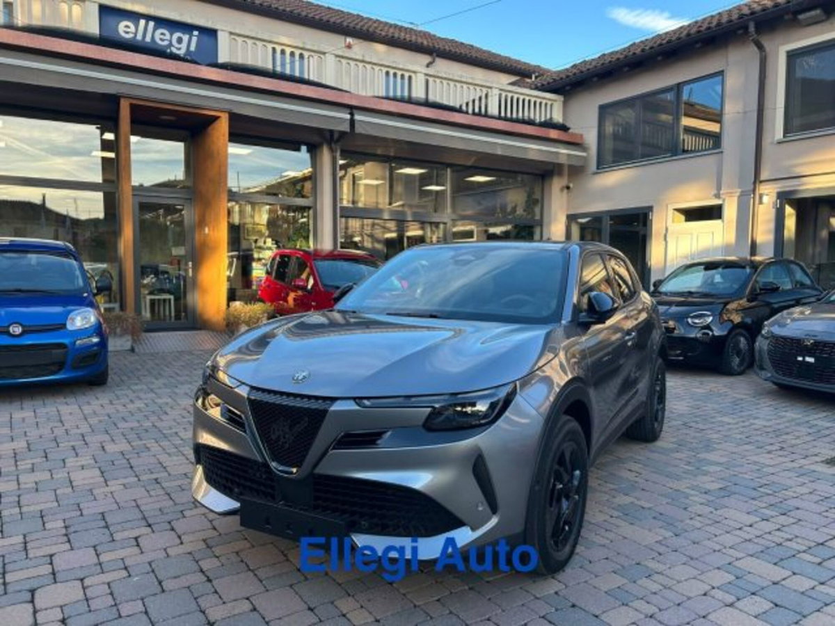 Alfa Romeo Junior 1.2 ibrida 145cv edct6 (2)