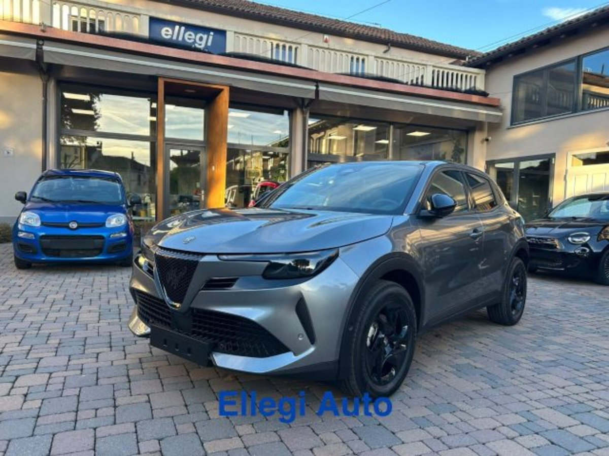 Alfa Romeo Junior 1.2 ibrida 145cv edct6 (4)
