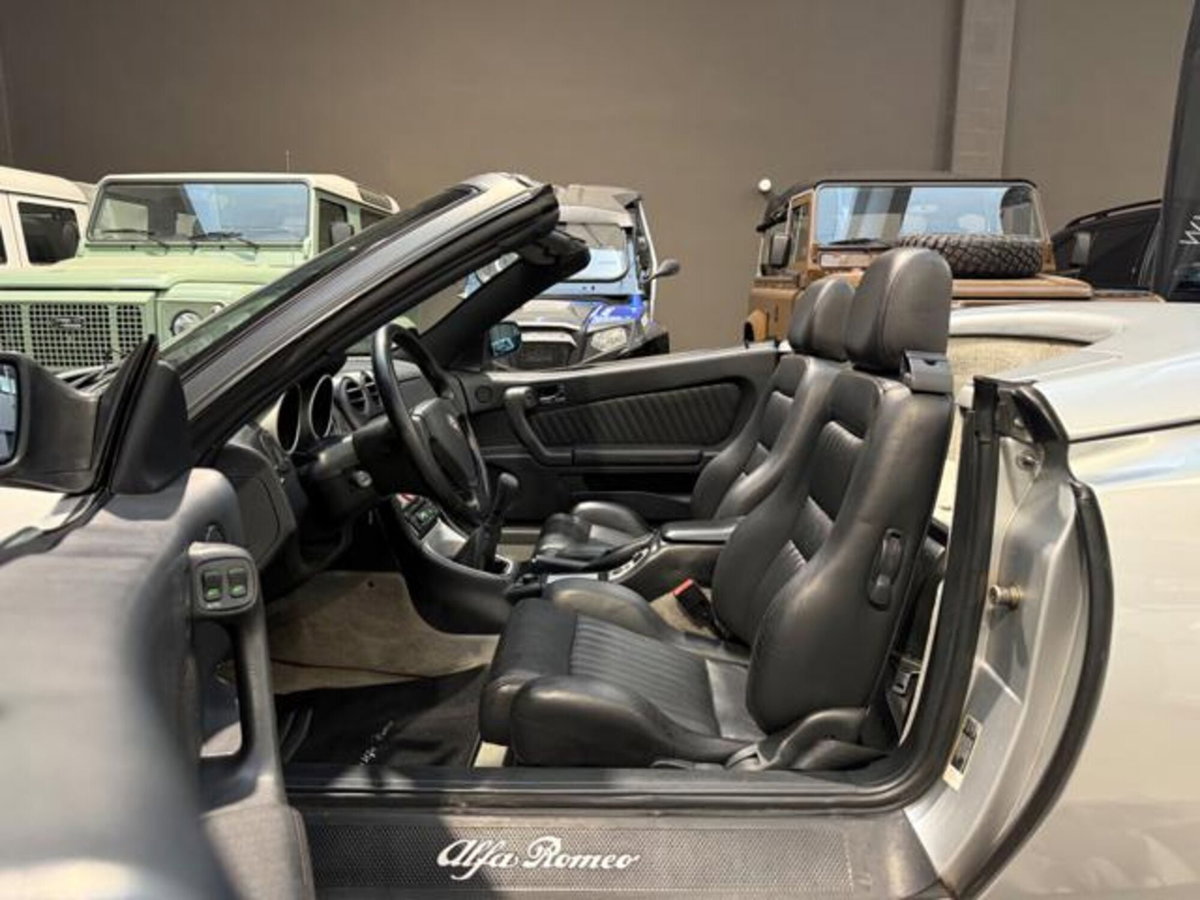 Alfa Romeo Spider 2.0i 16V Twin Spark cat L (10)
