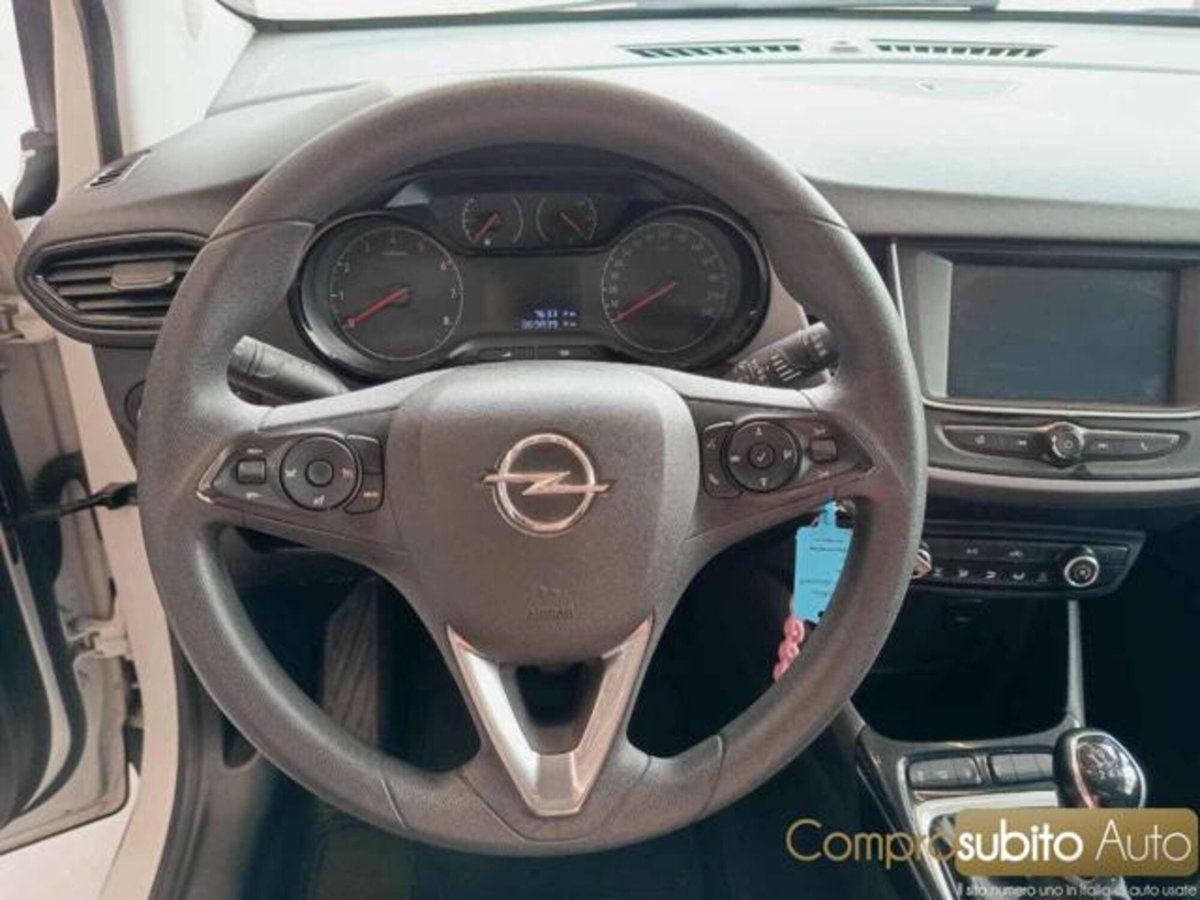 Opel Crossland X 1.2 12V Innovation (18)