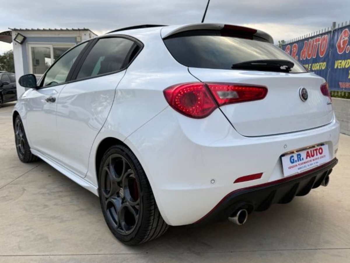 Alfa Romeo Giulietta 1750 turbo Veloce 240cv tct (9)