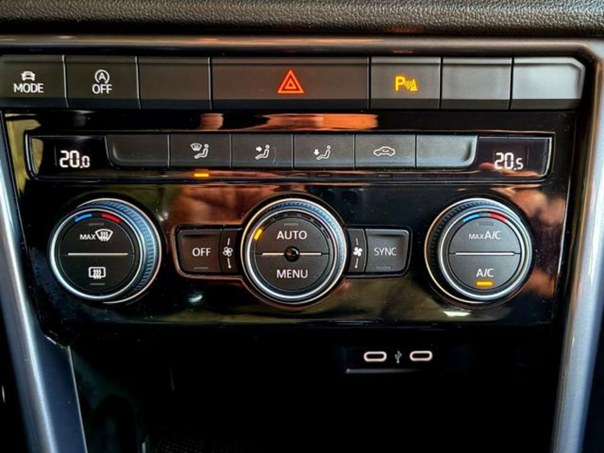 Volkswagen T-Roc 1.5 tsi R-Line (15)