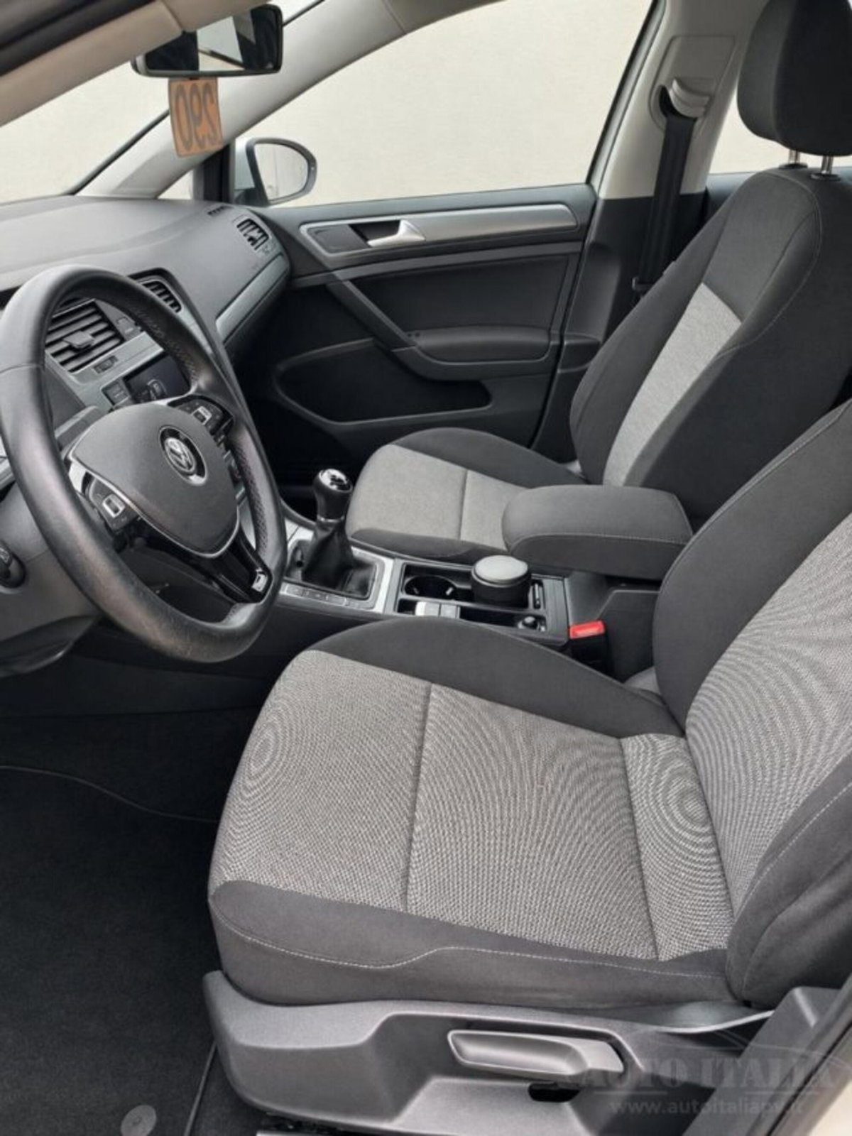 Volkswagen Golf 1.2 TSI 85 CV 5p. Trendline BlueMotion Technology (10)