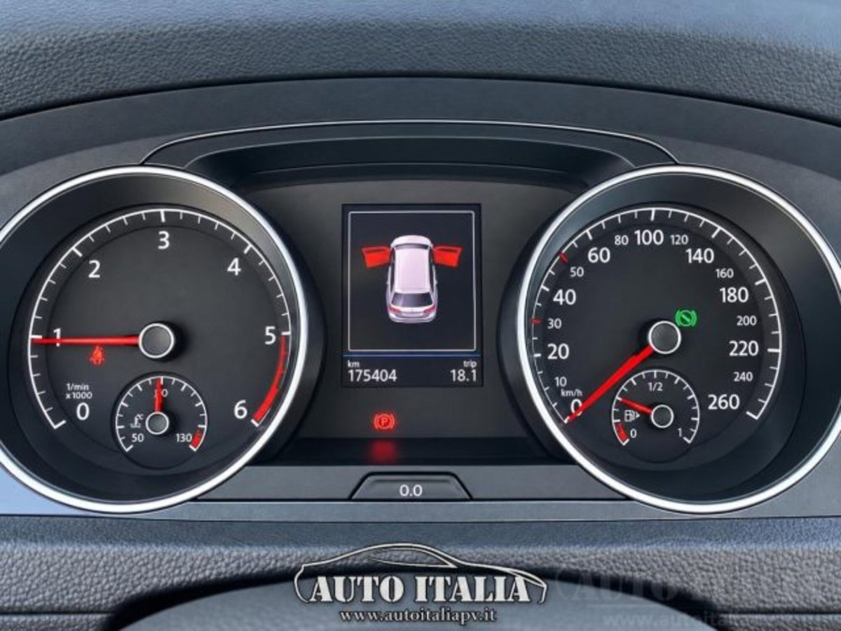 Volkswagen Golf Variant 1.6 TDI 115 CV DSG Executive BlueMotion Tech. (15)