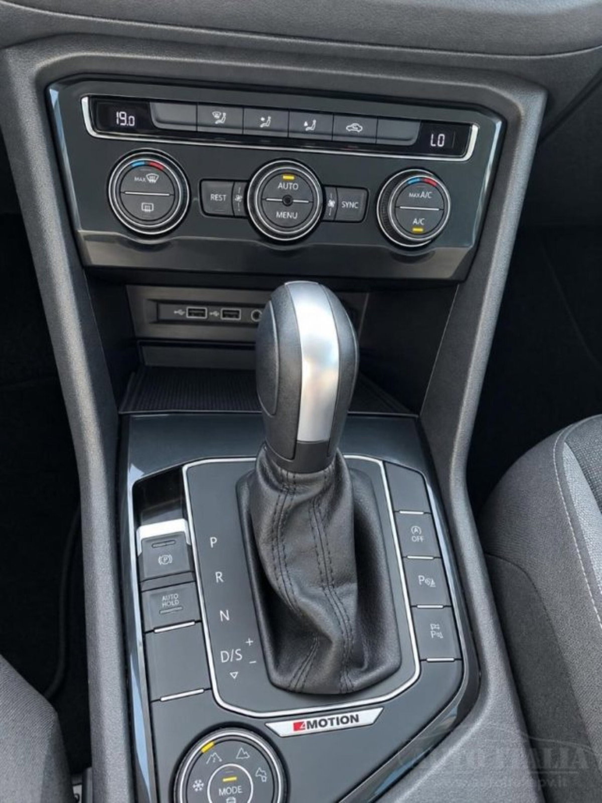 Volkswagen Tiguan 2.0 TDI 150 CV SCR DSG 4MOTION Life (20)