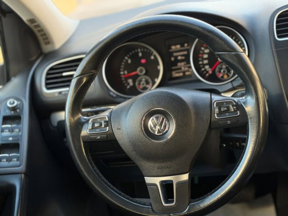 Volkswagen Golf 1.6 TDI DPF DSG 5p. Highline (15)