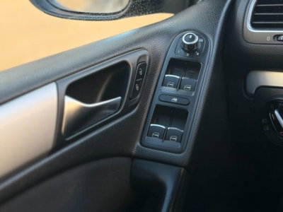 Volkswagen Golf 1.6 TDI DPF DSG 5p. Highline (18)