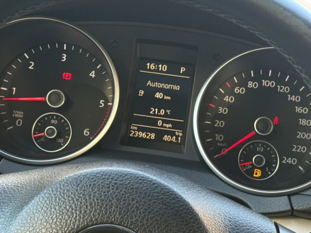 Volkswagen Golf 1.6 TDI DPF DSG 5p. Highline (20)