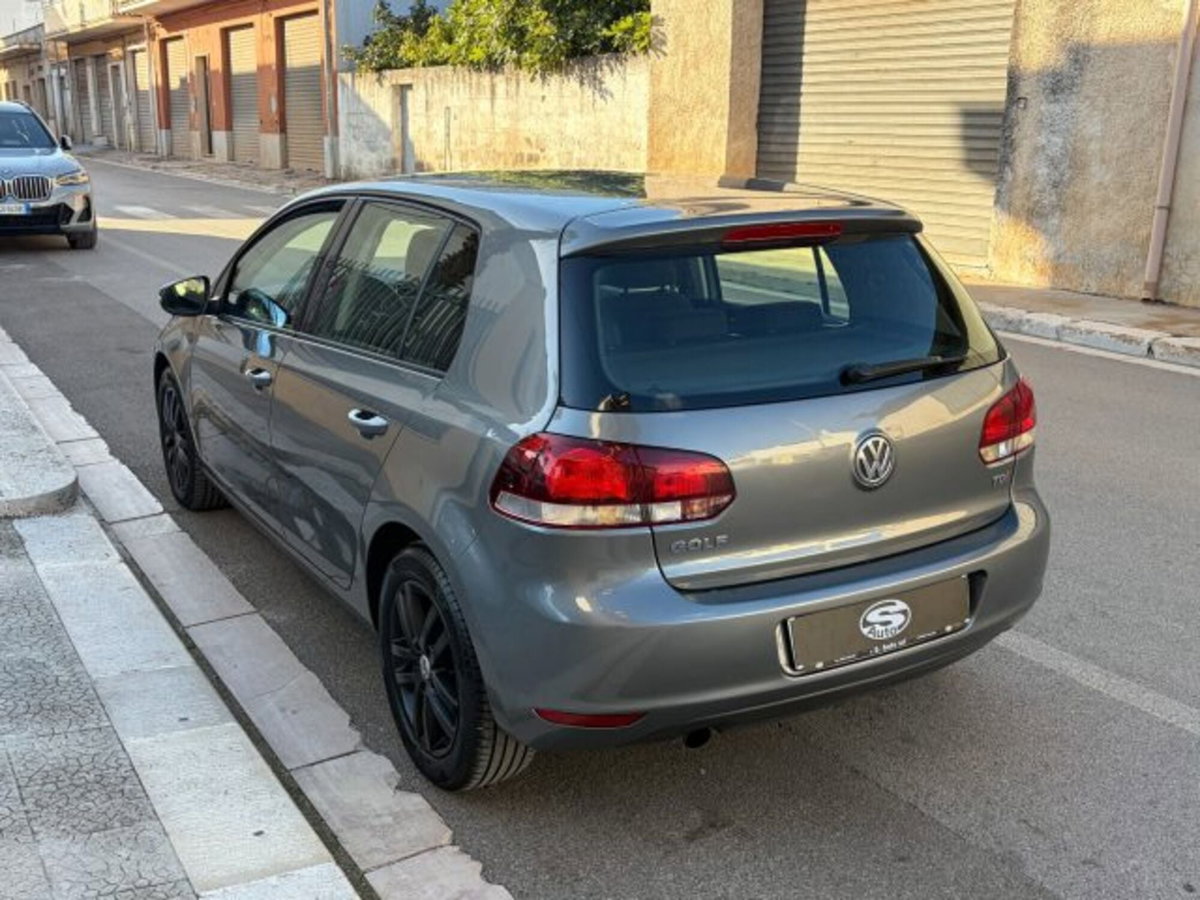 Volkswagen Golf 1.6 TDI DPF DSG 5p. Highline (6)