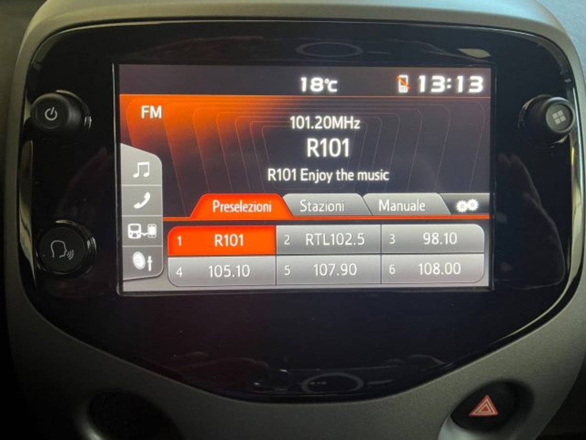 Toyota Aygo 1.0 VVT-i 72 CV 5 porte x-play (13)