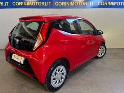 Toyota Aygo 1.0 VVT-i 72 CV 5 porte x-play (2)