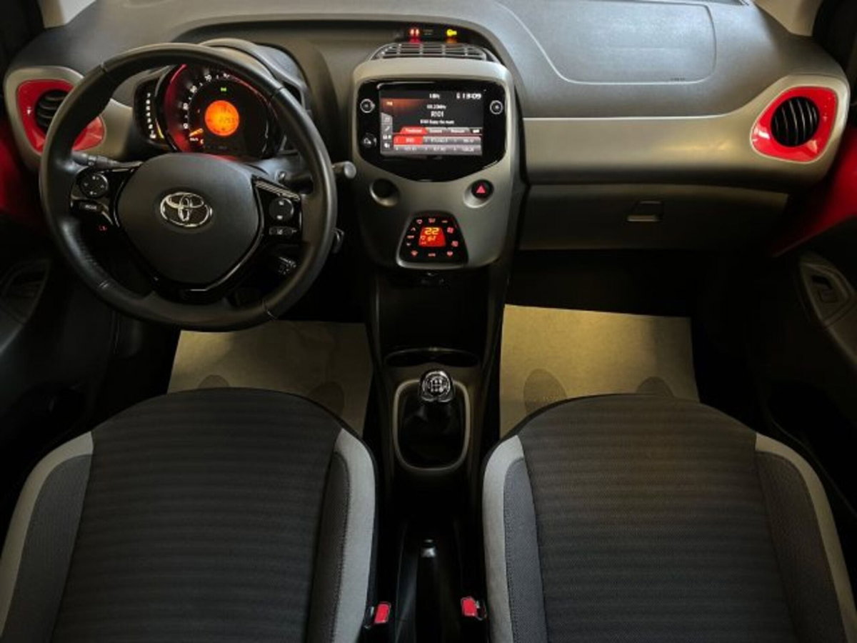 Toyota Aygo 1.0 VVT-i 72 CV 5 porte x-play (4)