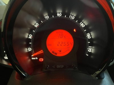 Toyota Aygo 1.0 VVT-i 72 CV 5 porte x-play (6)