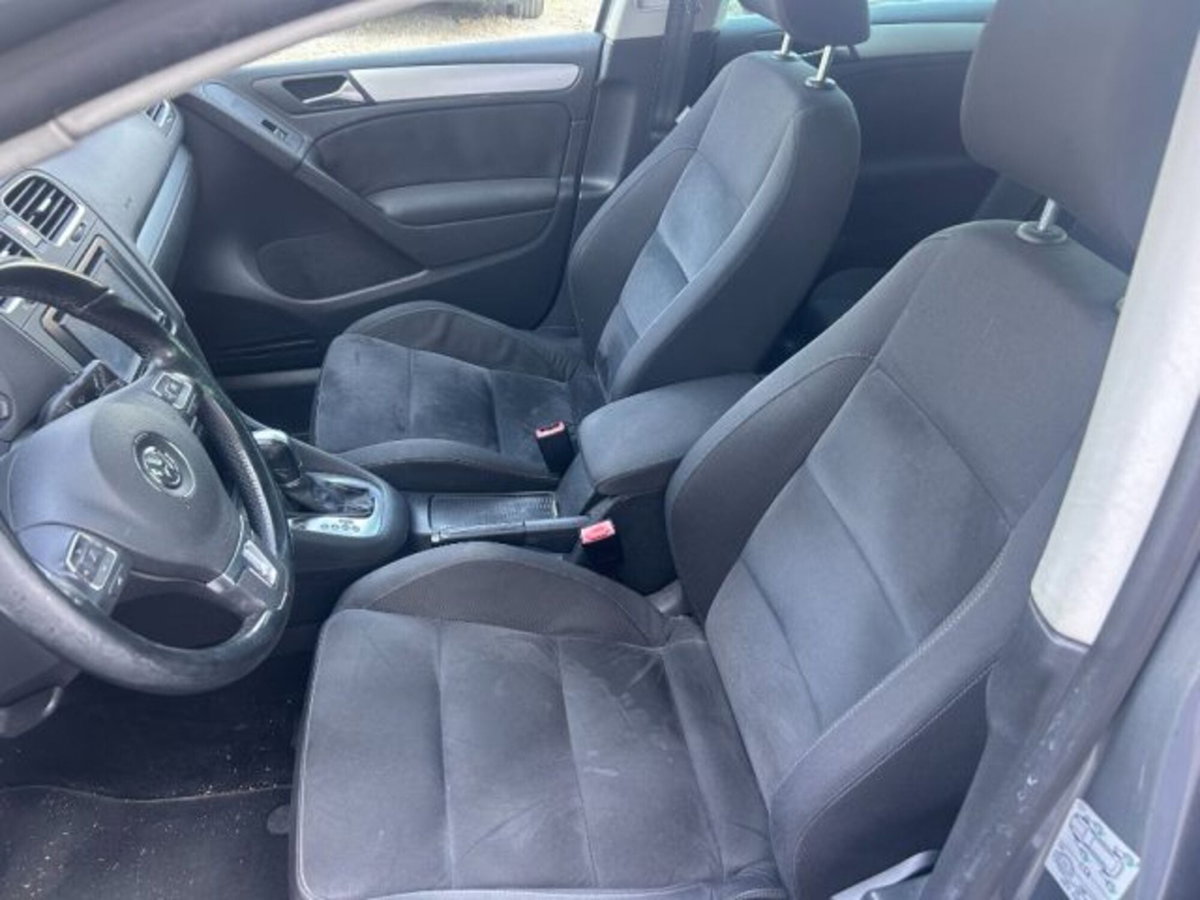 Volkswagen Golf 1.6 TDI DPF DSG 5p. Highline (6)