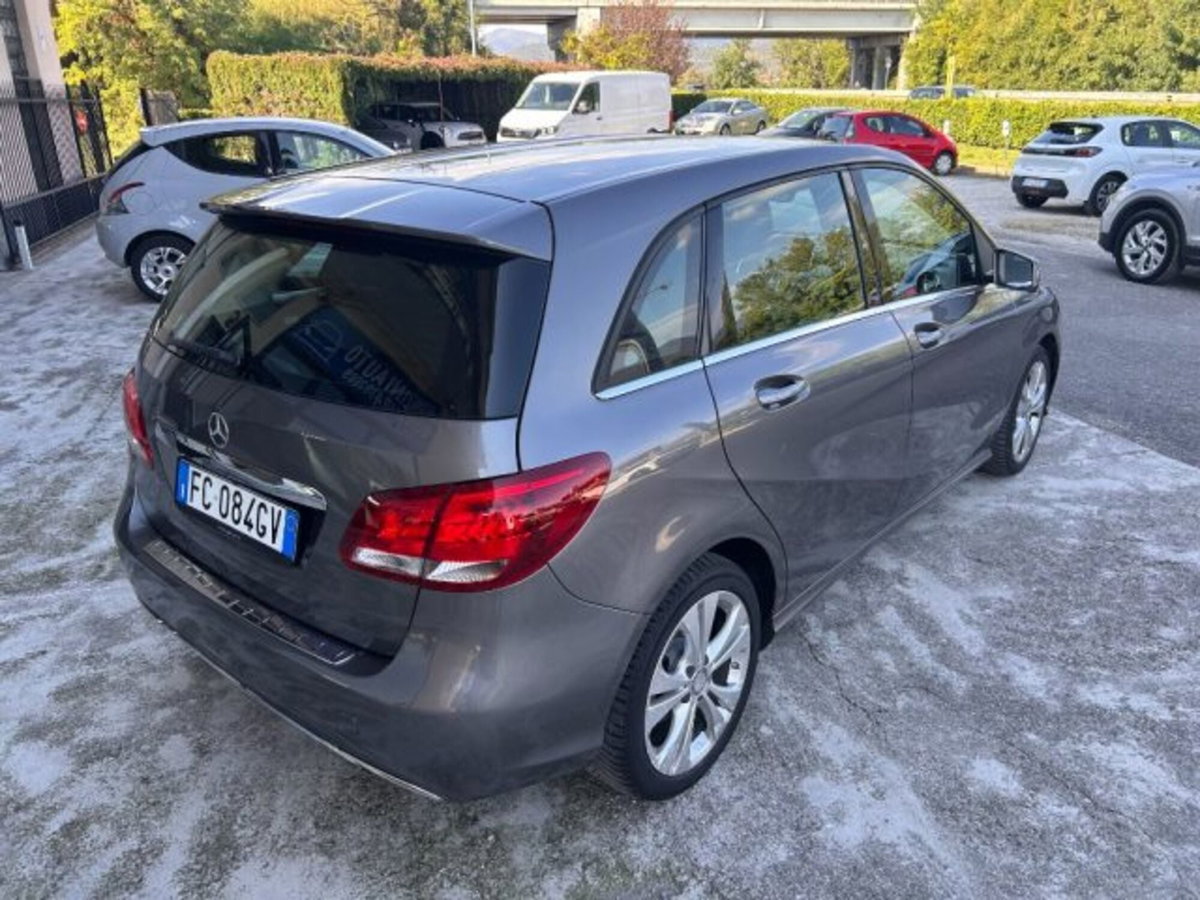 Mercedes-Benz Classe B 180 d Sport (3)