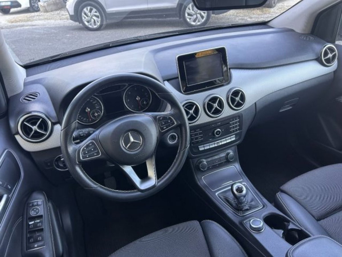 Mercedes-Benz Classe B 180 d Sport (7)