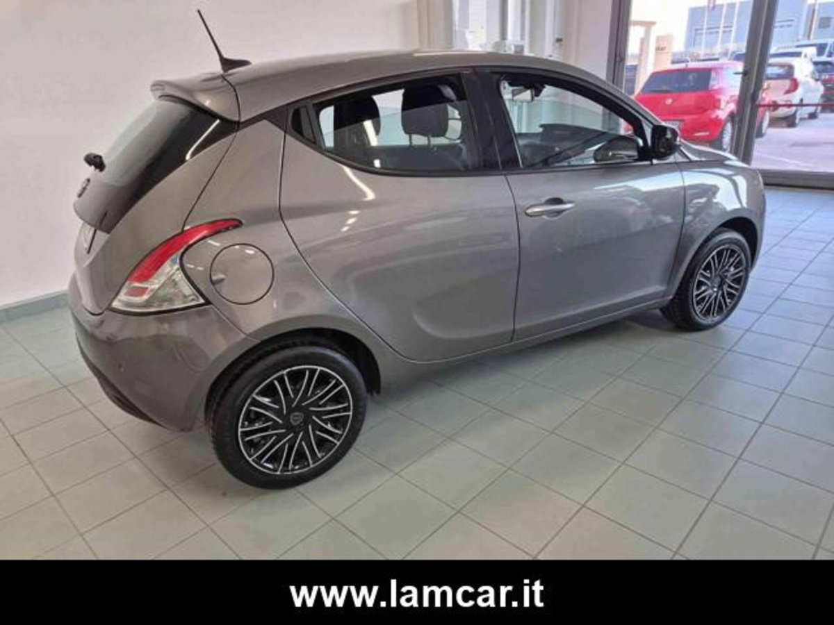 Lancia Ypsilon 1.0 FireFly 5 porte S&S Hybrid Ecochic Gold (12)