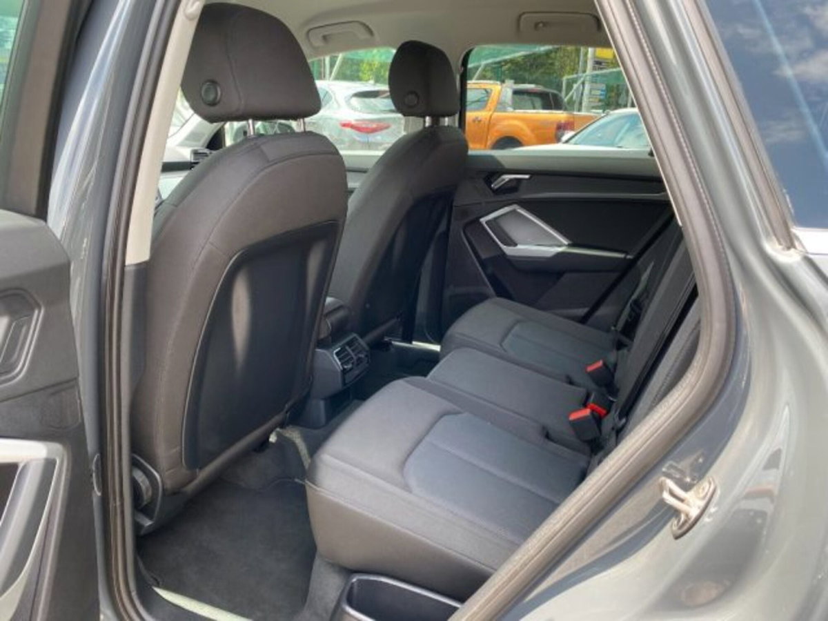 Audi Q3 35 TDI quattro S tronic Business Advanced (12)