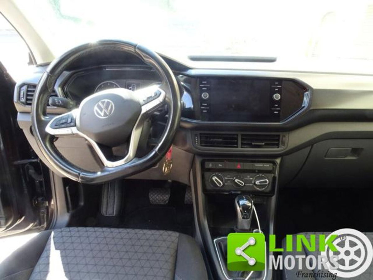 Volkswagen T-Cross 1.0 TSI 110 CV Sport (9)