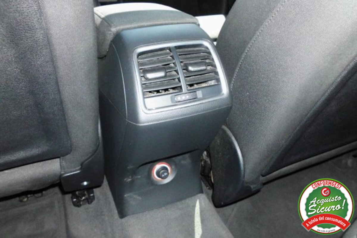 Audi Q3 2.0 TDI 120 CV S tronic Sport (15)