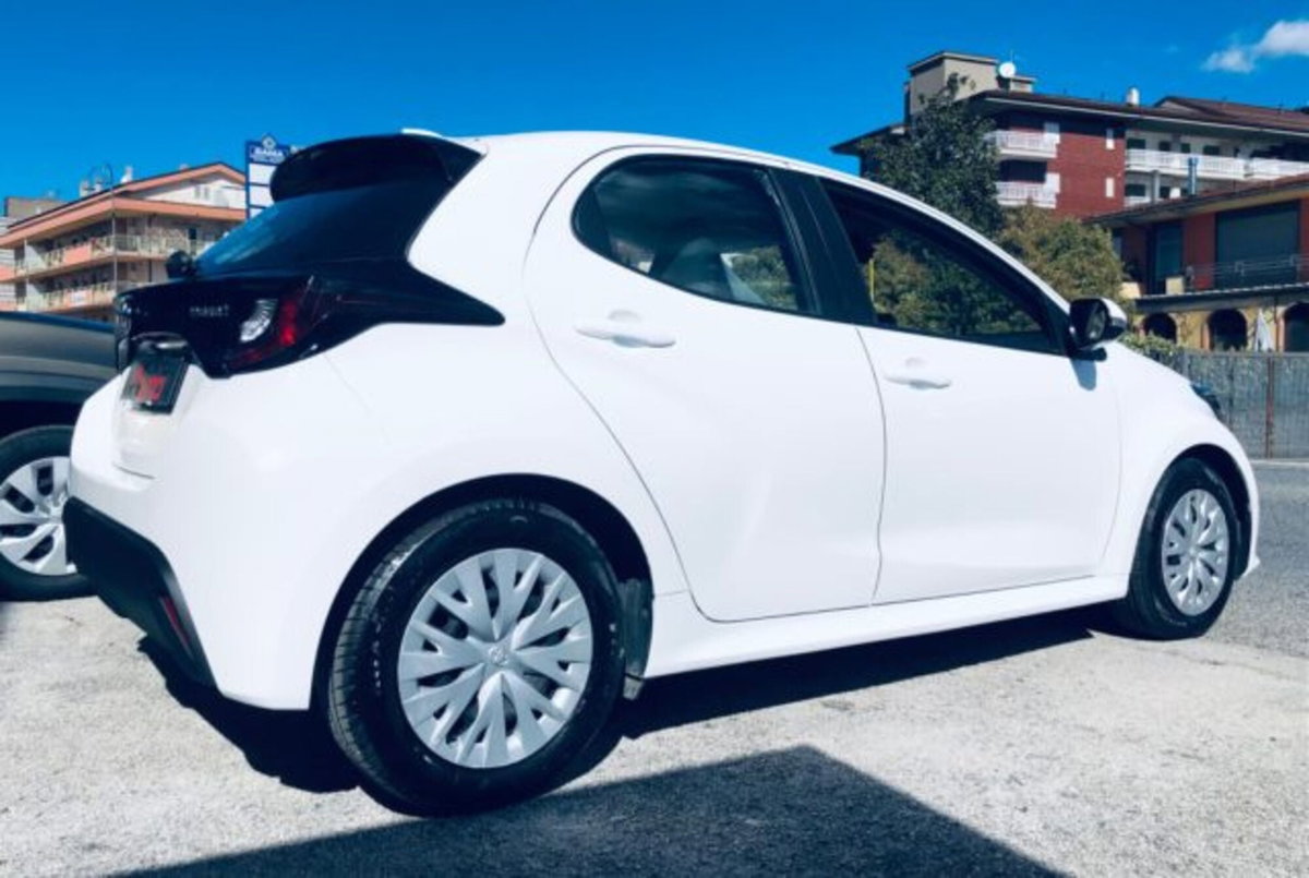 Toyota Yaris 1.0 5 porte Trend (4)