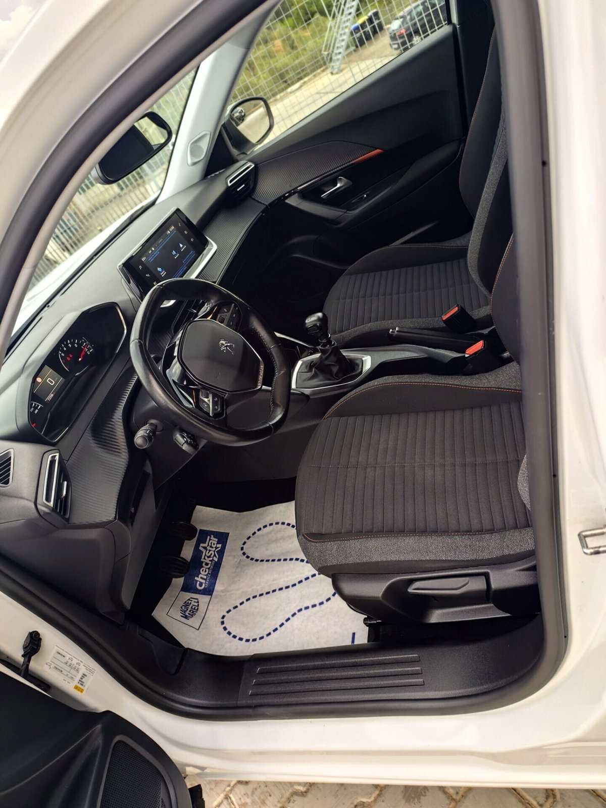Peugeot 2008 BlueHDi 110 S&S Active Pack (13)