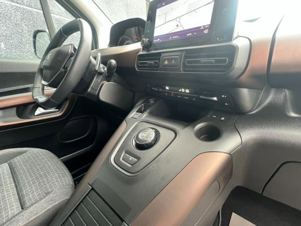 Peugeot Rifter BlueHDi 130 S&S EAT8 GT Line Standard (17)