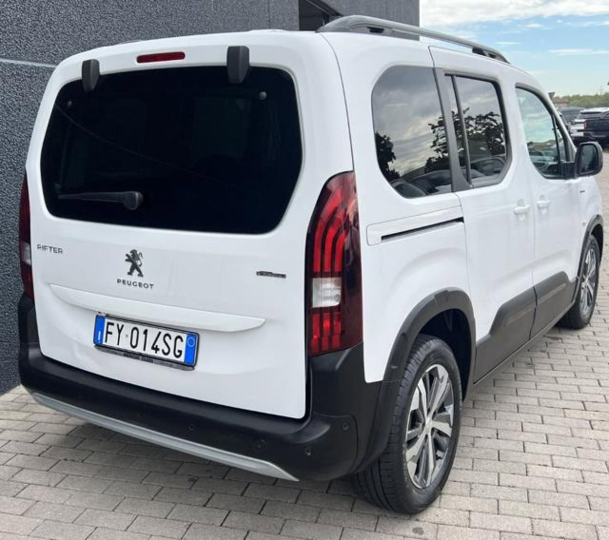Peugeot Rifter BlueHDi 130 S&S EAT8 GT Line Standard (9)