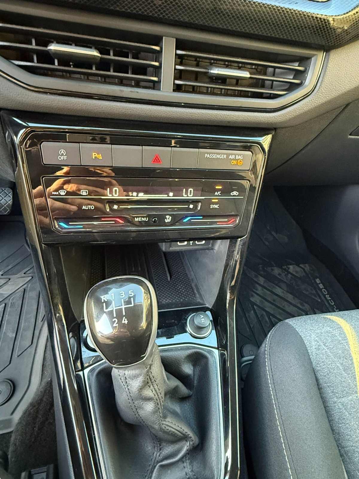 Volkswagen T-Cross 1.0 tsi Edition 95cv (12)