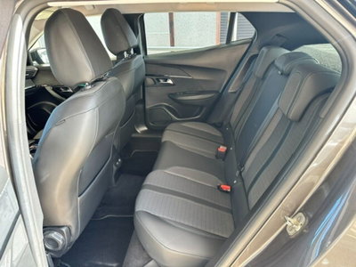 Peugeot 2008 PureTech 100 S&S Allure Navi Pack (11)