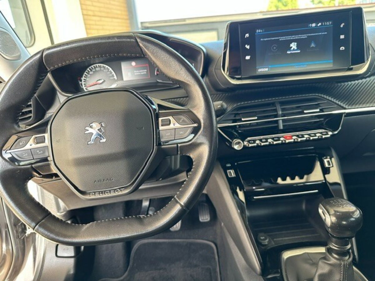Peugeot 2008 PureTech 100 S&S Allure Navi Pack (15)