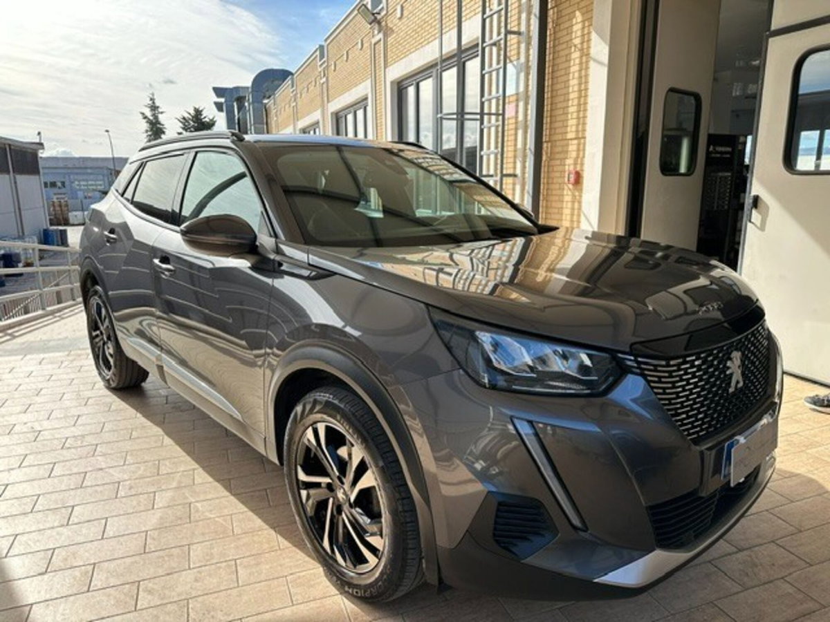 Peugeot 2008 PureTech 100 S&S Allure Navi Pack (3)