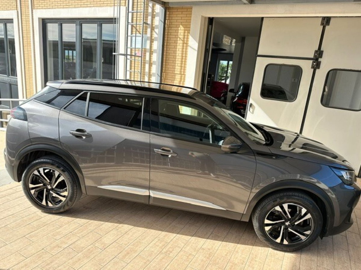 Peugeot 2008 PureTech 100 S&S Allure Navi Pack (4)