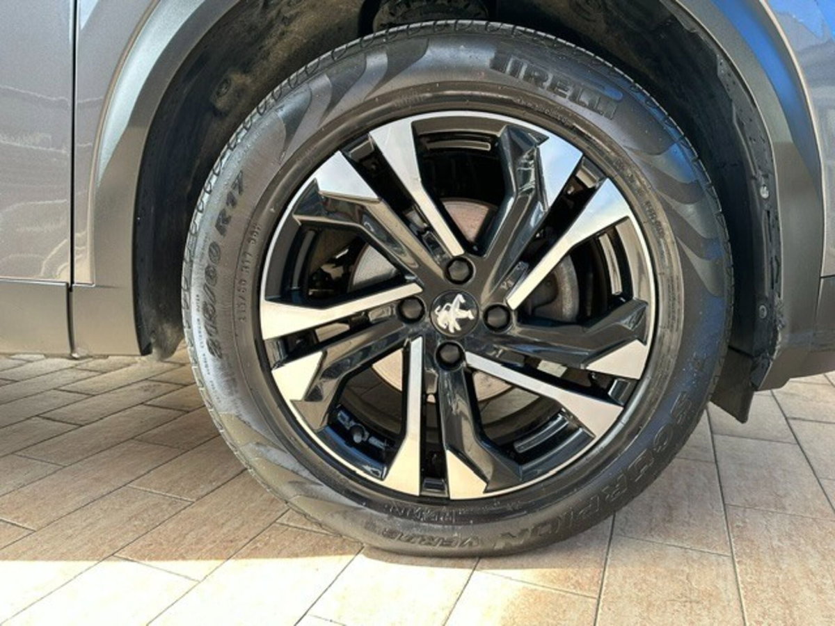 Peugeot 2008 PureTech 100 S&S Allure Navi Pack (5)