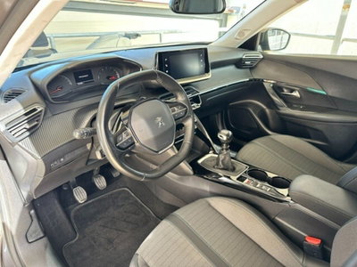 Peugeot 2008 PureTech 100 S&S Allure Navi Pack (9)