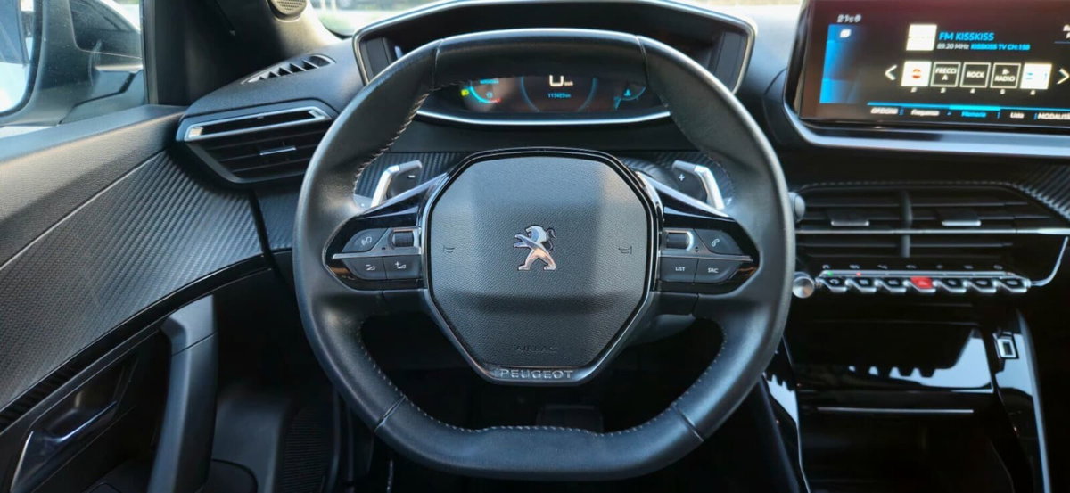 Peugeot 2008 BlueHDi 130 S&S EAT8 Allure Pack (17)